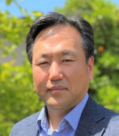 Headshot of Yuri Kim